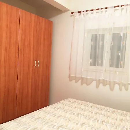 - In Private House With Balcony شقة *
