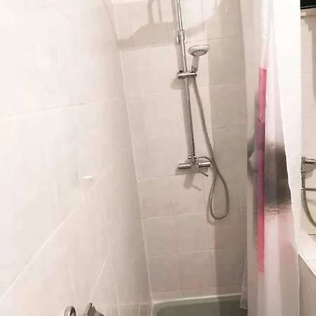 - In Private House With Balcony شقة سبليت